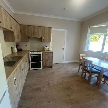 Yeats Lodge Self Catering Apartment And Bar 戈尔韦 外观 照片