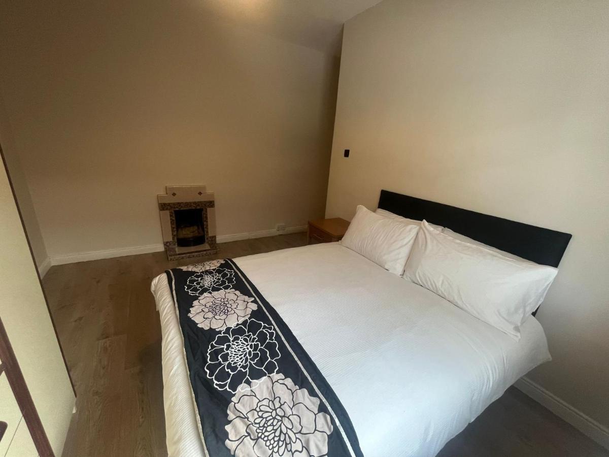 Yeats Lodge Self Catering Apartment And Bar 戈尔韦 外观 照片