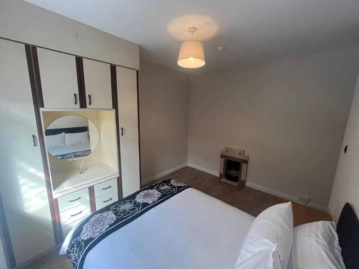 Yeats Lodge Self Catering Apartment And Bar 戈尔韦 外观 照片