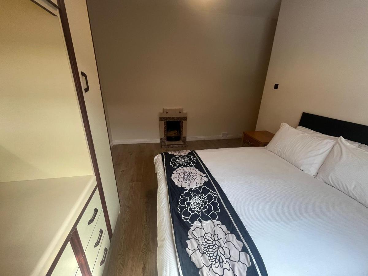 Yeats Lodge Self Catering Apartment And Bar 戈尔韦 外观 照片
