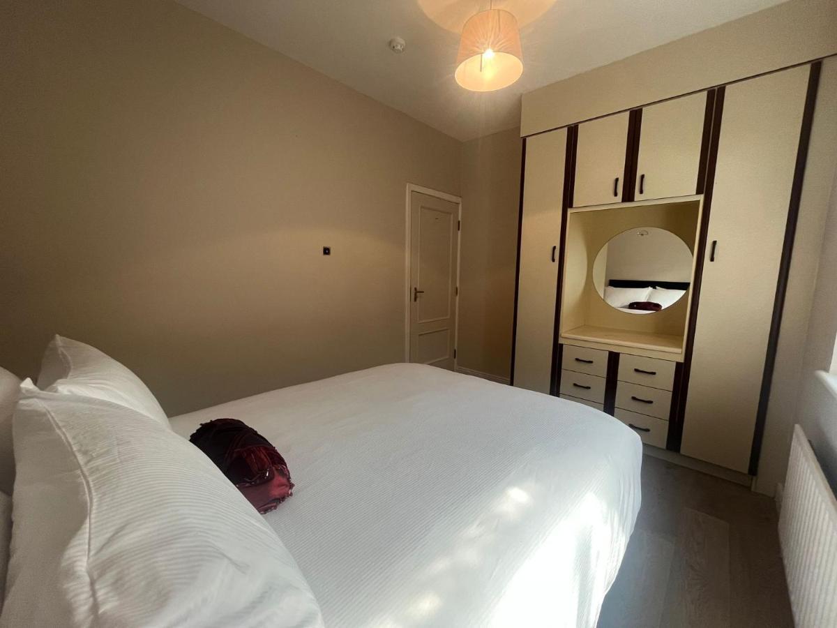 Yeats Lodge Self Catering Apartment And Bar 戈尔韦 外观 照片