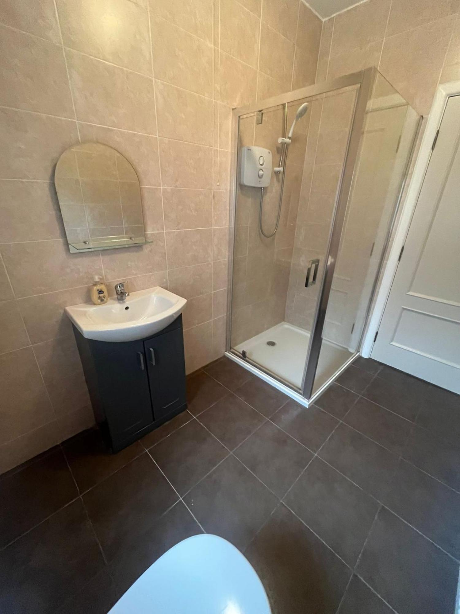 Yeats Lodge Self Catering Apartment And Bar 戈尔韦 外观 照片