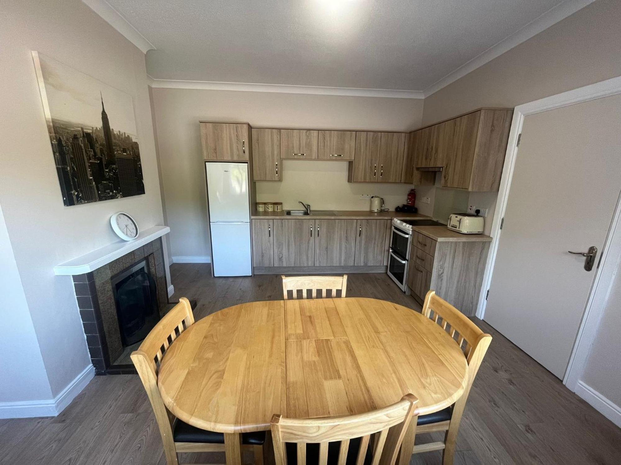 Yeats Lodge Self Catering Apartment And Bar 戈尔韦 外观 照片