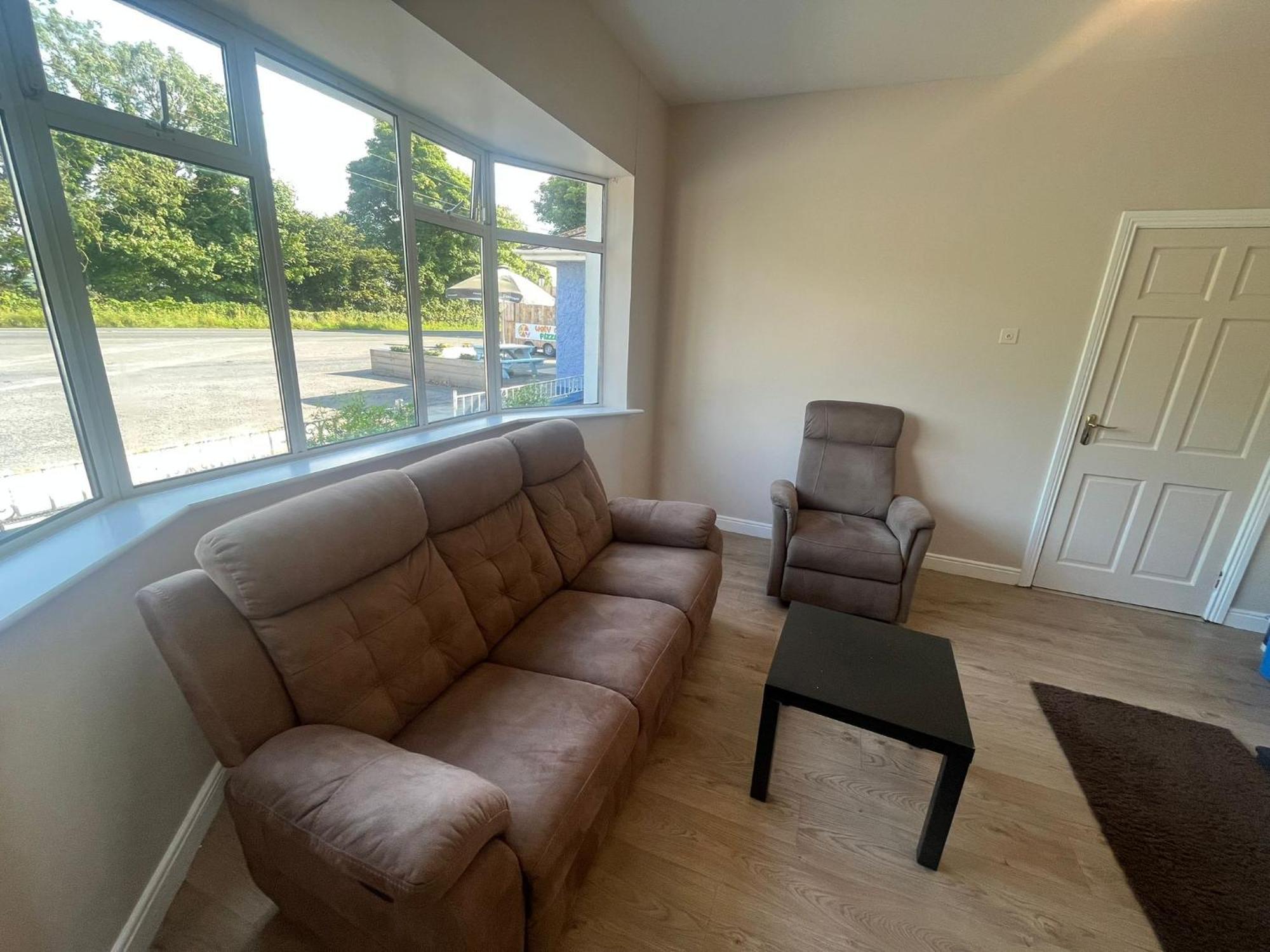 Yeats Lodge Self Catering Apartment And Bar 戈尔韦 外观 照片